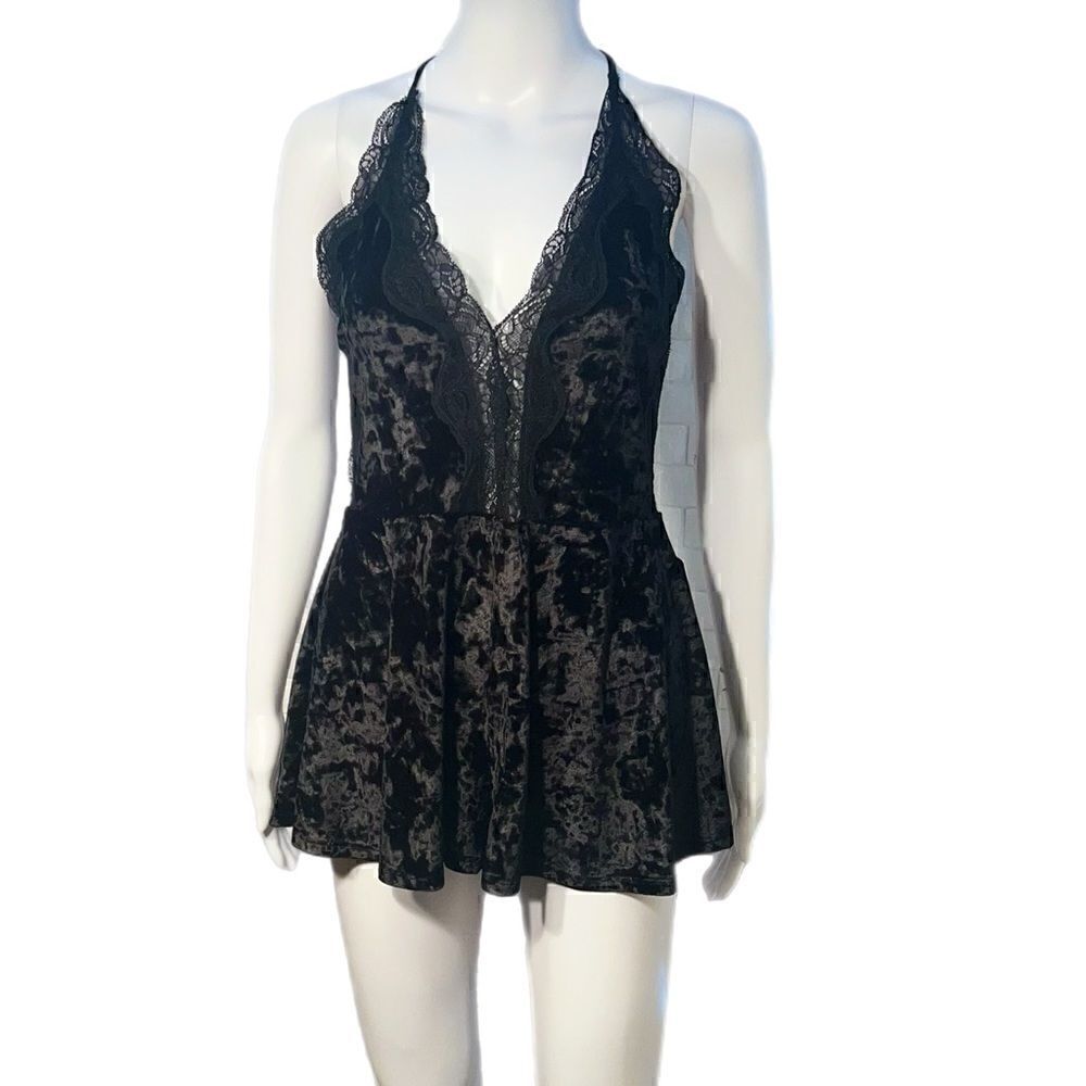 Express Black Velvet Romper NWT - Picture 3 of 15